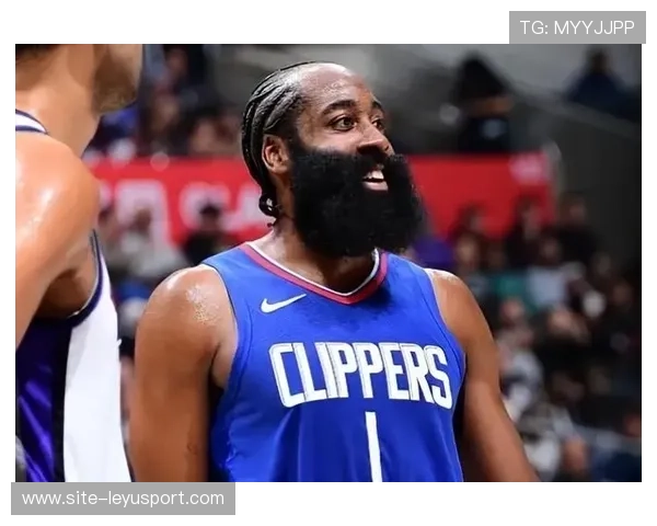 哈登聪明传球制造空间,快船再度引爆全场