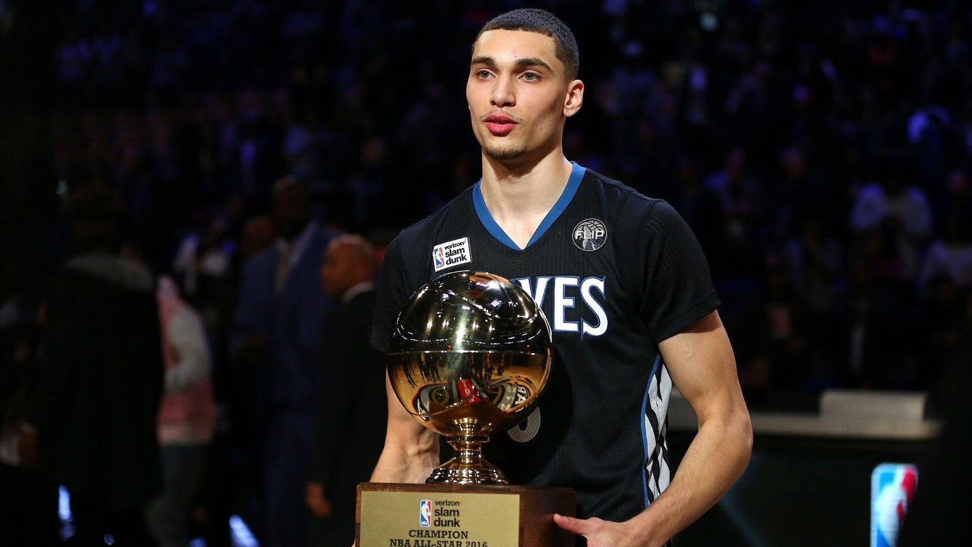 “武汉马拉松：新一代跑者力争突破，挑战极限”