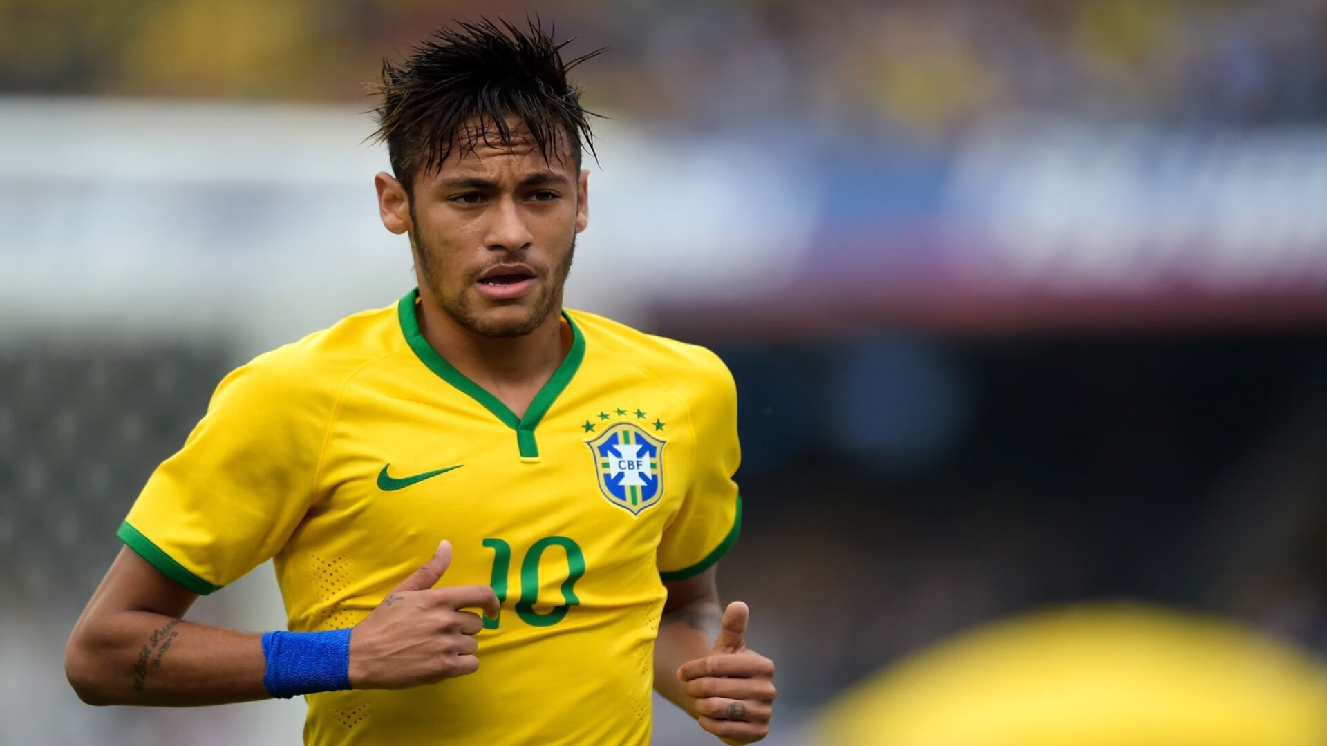 库里赛后称赞队友团结赢下关键比赛,库里鼓励