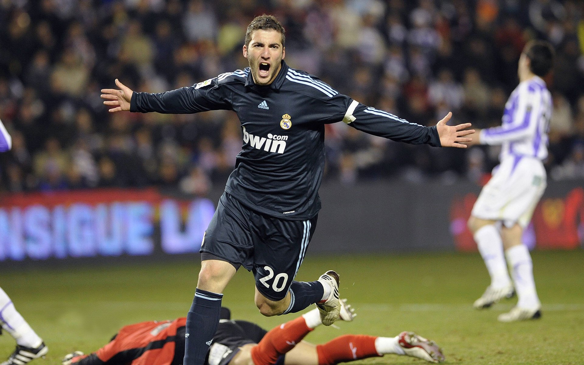 欧洲杯疯狂角逐：战术布局让人屏息凝神，欧洲杯低调看